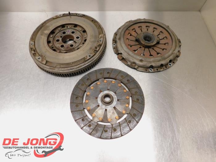 Gebruikte Vliegwiel dubbele massa Alfa Romeo GT (937) 1.9 JTD 16V Multijet Prijs € 150,00 Margeregeling aangeboden door Autodemontagebedrijf de Jong