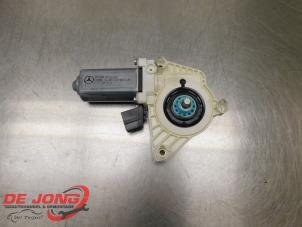 Gebruikte Raammotor Portier Mercedes B (W245) 2.0 B-180 CDI 16V Prijs € 19,90 Margeregeling aangeboden door Autodemontagebedrijf de Jong