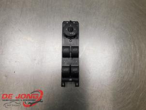 Gebruikte Schakelblok ruiten Ford B-Max (JK8) 1.6 Ti-VCT 16V Prijs € 19,99 Margeregeling aangeboden door Autodemontagebedrijf de Jong