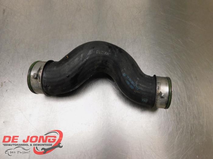 Gebruikte Intercooler Slang Volkswagen Transporter T5 1.9 TDi Prijs € 14,99 Margeregeling aangeboden door Autodemontagebedrijf de Jong