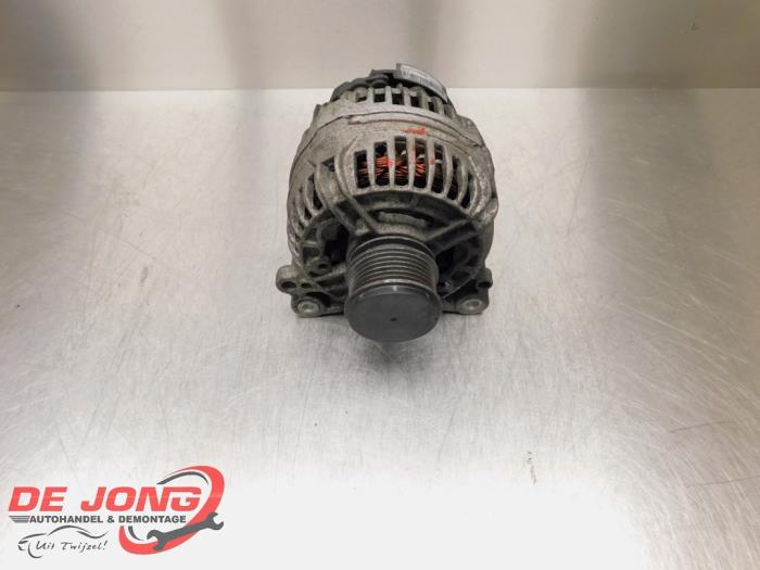 Gebruikte Alternator Volkswagen Transporter T5 1.9 TDi Prijs € 24,99 Margeregeling aangeboden door Autodemontagebedrijf de Jong