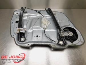 Gebruikte Ruitmechaniek 4Deurs rechts-voor Mercedes ML II (164/4JG) 3.0 ML-280 CDI 4-Matic V6 24V Prijs € 24,95 Margeregeling aangeboden door Autodemontagebedrijf de Jong