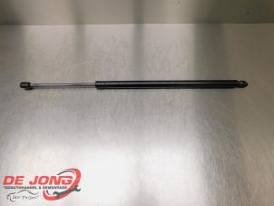 Gebruikte Kofferdekseldemper rechts-achter Chrysler Voyager/Grand Voyager (RT) 2.8 CRD 16V Grand Voyager Prijs € 25,00 Margeregeling aangeboden door Autodemontagebedrijf de Jong