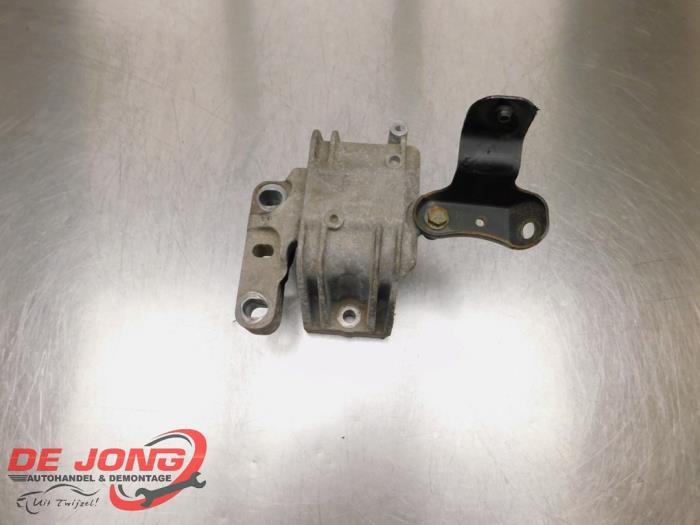 Gebruikte Motorrubber Volkswagen Caddy III (2KA,2KH,2CA,2CH) 2.0 SDI Prijs € 14,90 Margeregeling aangeboden door Autodemontagebedrijf de Jong