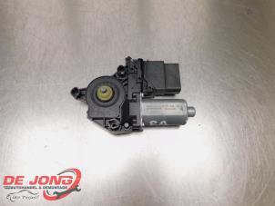 Gebruikte Motor electrisch raam Volkswagen Touran (1T3) 1.4 16V TSI 140 Prijs € 14,99 Margeregeling aangeboden door Autodemontagebedrijf de Jong