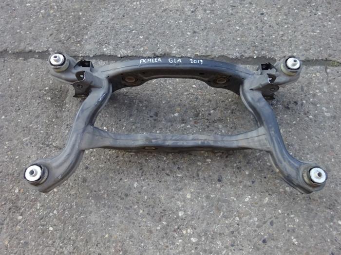 Gebruikte Subframe Mercedes GLA (156.9) 2.2 220 d 16V 4-Matic Prijs € 299,00 Margeregeling aangeboden door Autodemontagebedrijf de Jong