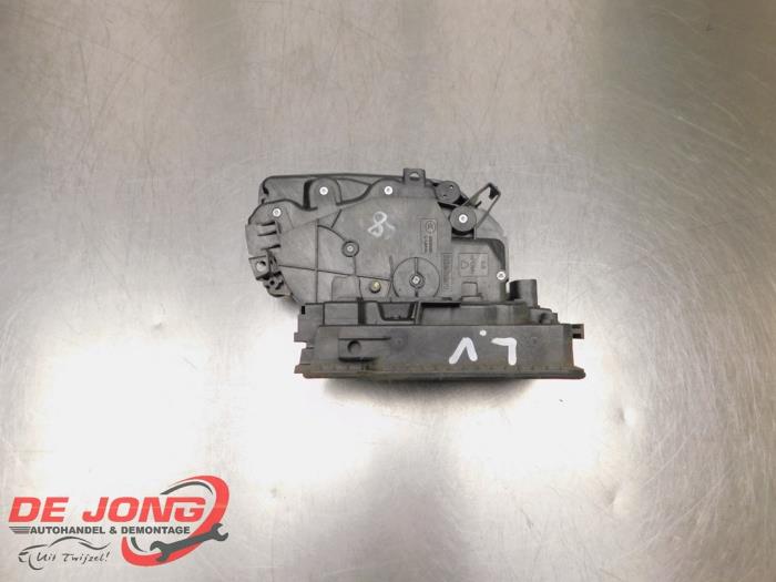 Deurslot Mechaniek 4Deurs links-voor van een BMW 2 serie Gran Tourer (F46) 218i 1.5 TwinPower Turbo 12V 2016