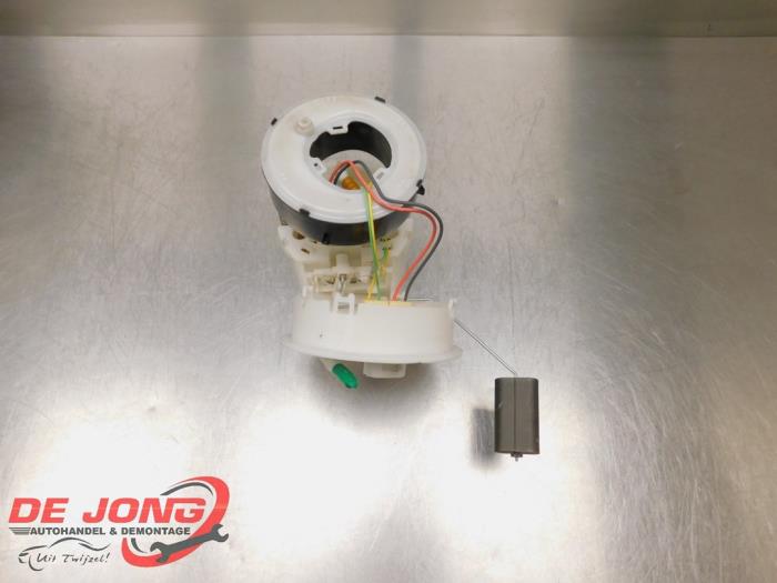Gebruikte Tank element Pomp Ford Fiesta 6 (JA8) 1.25 16V Prijs € 28,99 Margeregeling aangeboden door Autodemontagebedrijf de Jong