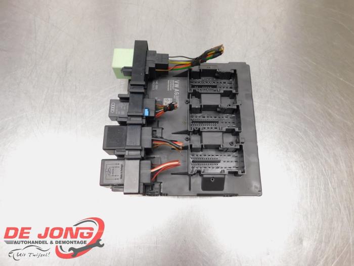 Gebruikte Computer Body Control Volkswagen Passat Variant (365) 2.0 TDI 16V 140 Prijs € 99,99 Margeregeling aangeboden door Autodemontagebedrijf de Jong
