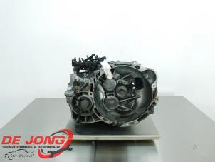 Gebruikte Versnellingsbak Kia Carens III (FG) 2.0 CRDI VGT 16V Prijs € 350,00 Margeregeling aangeboden door Autodemontagebedrijf de Jong
