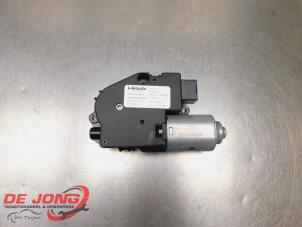 Gebruikte Schuifdak Motor Mercedes ML III (166) 3.0 ML-350 BlueTEC V6 24V 4-Matic Prijs € 74,90 Margeregeling aangeboden door Autodemontagebedrijf de Jong