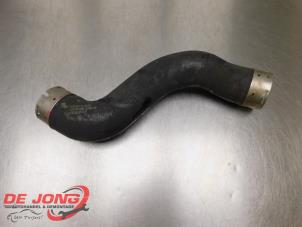Gebruikte Intercooler Slang Mercedes E (W212) E-200 CDI 16V BlueEfficiency,BlueTEC Prijs € 19,90 Margeregeling aangeboden door Autodemontagebedrijf de Jong