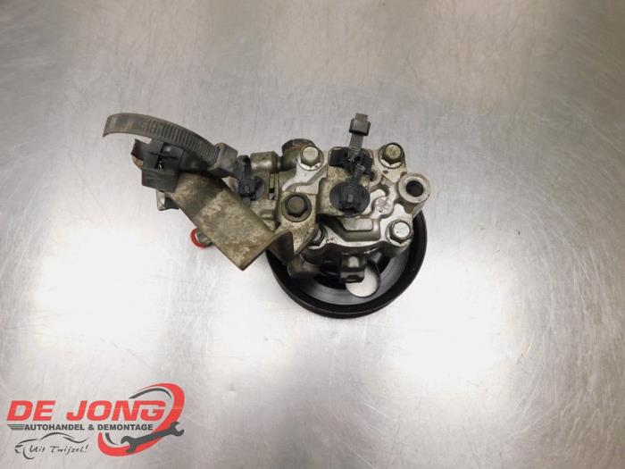 Stuurbekrachtiging Pomp van een Nissan Navara (D40) 3.0 dCi V6 24V DPF 4x4 2013