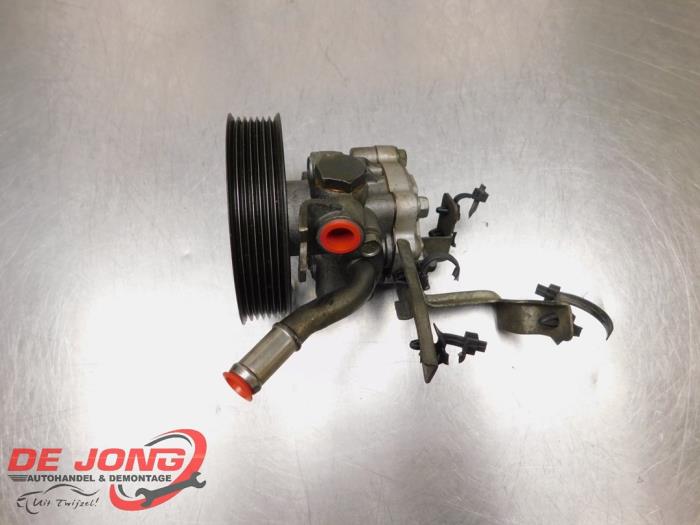 Stuurbekrachtiging Pomp van een Nissan Navara (D40) 3.0 dCi V6 24V DPF 4x4 2013
