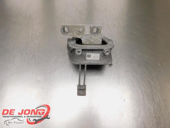 Motorsteun van een Volkswagen Passat Variant (3G5) 2.0 TDI 16V 190 2017