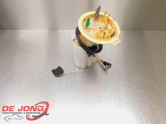Gebruikte Tank element Pomp Volkswagen Passat Variant (3G5) 2.0 TDI 16V 190 Prijs € 34,95 Margeregeling aangeboden door Autodemontagebedrijf de Jong