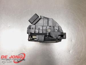 Gebruikte Deurslot Mechaniek 4Deurs links-voor Ford Fiesta 6 (JA8) 1.25 16V Van Prijs € 18,99 Margeregeling aangeboden door Autodemontagebedrijf de Jong