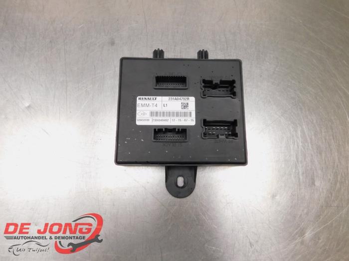 Gebruikte Module Bodycontrol Renault Clio IV Estate/Grandtour (7R) 1.5 Energy dCi 75 FAP Prijs € 19,90 Margeregeling aangeboden door Autodemontagebedrijf de Jong
