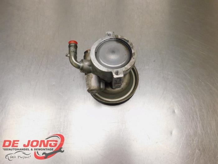 Gebruikte Servopomp Alfa Romeo 147 (937) 1.6 Twin Spark 16V Prijs € 18,99 Margeregeling aangeboden door Autodemontagebedrijf de Jong