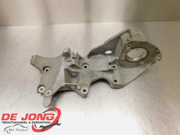 Gebruikte Dynamosteun boven Audi A1 (8X1/8XK) 1.6 TDI 16V Prijs € 24,99 Margeregeling aangeboden door Autodemontagebedrijf de Jong