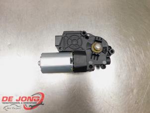 Gebruikte Schuifdak Motor Mercedes GLK (204.7/9) 2.2 220 CDI 16V BlueEff.,BlueTEC 4-Matic Prijs € 29,99 Margeregeling aangeboden door Autodemontagebedrijf de Jong