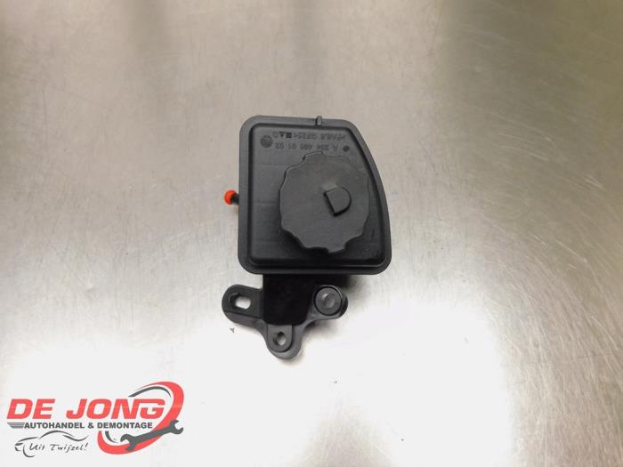 Gebruikte Servo Oliereservoir Mercedes GLK (204.7/9) 2.2 220 CDI 16V BlueEff.,BlueTEC 4-Matic Prijs € 35,00 Margeregeling aangeboden door Autodemontagebedrijf de Jong