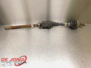 Gebruikte Homokineetas rechts-voor Opel Combo Tour 1.6 CDTI 16V ecoFlex Prijs € 50,00 Margeregeling aangeboden door Autodemontagebedrijf de Jong