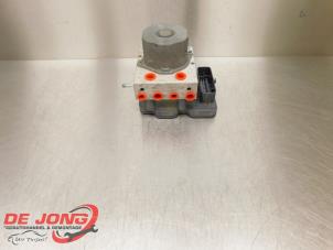 Gebruikte ABS Pomp Renault Twingo III (AH) 1.0 SCe 70 12V Prijs € 19,90 Margeregeling aangeboden door Autodemontagebedrijf de Jong