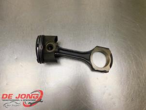 Gebruikte Zuiger Mercedes E (W213) E-200d 2.0 Turbo 16V Prijs € 90,00 Margeregeling aangeboden door Autodemontagebedrijf de Jong