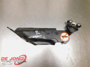 Gebruikte Schuifdeurrol rechts Ford Transit Connect (PJ2) 1.5 EcoBlue Prijs € 42,35 Inclusief btw aangeboden door Autodemontagebedrijf de Jong