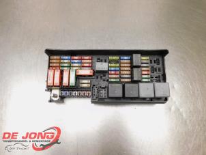 Gebruikte Zekeringkast Mercedes ML II (164/4JG) 3.0 ML-320 CDI 4-Matic V6 24V Prijs € 48,99 Margeregeling aangeboden door Autodemontagebedrijf de Jong