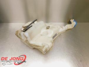 Gebruikte Ruitensproeiertank voor Mercedes ML II (164/4JG) 3.0 ML-320 CDI 4-Matic V6 24V Prijs € 24,99 Margeregeling aangeboden door Autodemontagebedrijf de Jong