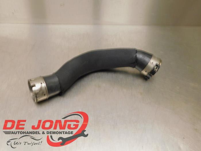 Intercooler Slang van een Mercedes-Benz A (177.0) 1.3 A-200 Turbo 16V 2019