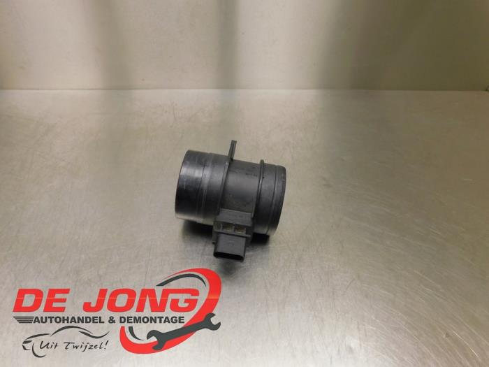 Gebruikte Luchtmassameter Volkswagen Passat Variant (3C5) 2.0 TDI 16V 140 Prijs € 8,90 Margeregeling aangeboden door Autodemontagebedrijf de Jong