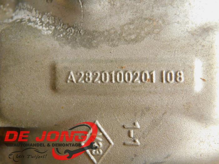 Cilinderkop van een Mercedes-Benz A (177.0) 1.3 A-180 Turbo 16V 2020