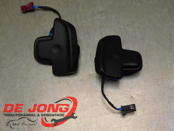 Gebruikte Schakelflipper set Mercedes Sprinter 4t (910.0/910.1/907.1/907.2) 317 CDI 2.0 D Prijs € 72,60 Inclusief btw aangeboden door Autodemontagebedrijf de Jong