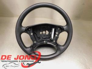 Gebruikte Stuurwiel Mercedes E Combi (S211) 2.2 E-220 CDI 16V Prijs € 241,99 Margeregeling aangeboden door Autodemontagebedrijf de Jong