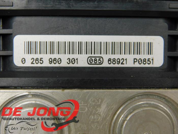 ABS Pomp van een Mercedes-Benz E Combi (S211) 2.2 E-220 CDI 16V 2007