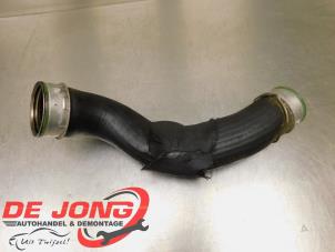 Gebruikte Intercooler Slang Mercedes E Combi (S211) 2.2 E-220 CDI 16V Prijs € 14,99 Margeregeling aangeboden door Autodemontagebedrijf de Jong