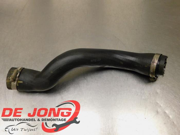 Gebruikte Intercooler Slang Ford Transit Connect (PJ2) 1.5 TDCi ECOnetic Prijs € 53,20 Margeregeling aangeboden door Autodemontagebedrijf de Jong