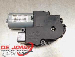 Gebruikte Schuifdak Motor Mercedes C (W204) 3.5 C-350 V6 24V Prijs € 137,45 Margeregeling aangeboden door Autodemontagebedrijf de Jong