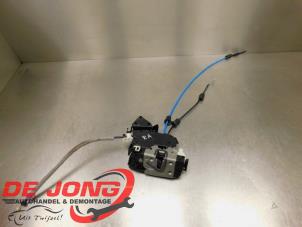 Gebruikte Slotmechaniek Portier 4Deurs rechts-achter Mercedes C (W204) 3.5 C-350 V6 24V Prijs € 65,00 Margeregeling aangeboden door Autodemontagebedrijf de Jong