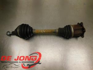 Gebruikte Aandrijfas links-voor Volkswagen Passat Alltrack (3G5) 2.0 TDI 16V 190 4Motion Prijs € 193,55 Margeregeling aangeboden door Autodemontagebedrijf de Jong