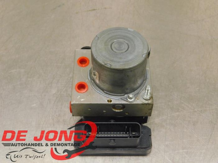Gebruikte ABS Pomp Opel Vivaro 2.0 CDTI 122 Prijs € 151,24 Inclusief btw aangeboden door Autodemontagebedrijf de Jong
