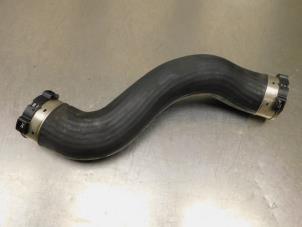 Gebruikte Intercooler Slang Mercedes E Estate (S212) E-200 CDI 16V BlueEfficiency,BlueTEC Prijs € 18,00 Margeregeling aangeboden door Autodemontagebedrijf de Jong