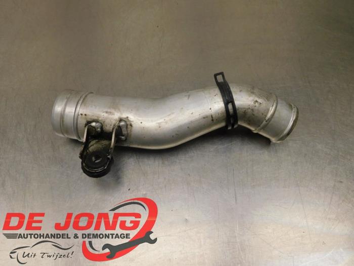 Intercooler Buis van een Volkswagen Touareg (7PA/PH) 4.2 TDI V8 DPF 32V 2013