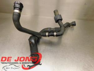 Gebruikte Koelwaterslang Audi Q5 (FYB/FYG) 2.0 40 TDI Mild Hybrid Quattro 16V Prijs € 45,00 Margeregeling aangeboden door Autodemontagebedrijf de Jong