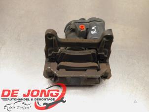Gebruikte Remklauw (Tang) rechts-achter Audi Q5 (FYB/FYG) 2.0 40 TDI Mild Hybrid Quattro 16V Prijs € 66,50 Margeregeling aangeboden door Autodemontagebedrijf de Jong