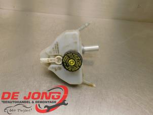 Gebruikte Hoofdremcilinder Mercedes C (W205) C-180 1.6 CDI BlueTEC, C-180 d 16V Prijs € 34,95 Margeregeling aangeboden door Autodemontagebedrijf de Jong