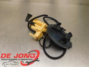 Gebruikte Tank element Pomp Mercedes C (W205) C-180 1.6 CDI BlueTEC, C-180 d 16V Prijs € 38,99 Margeregeling aangeboden door Autodemontagebedrijf de Jong